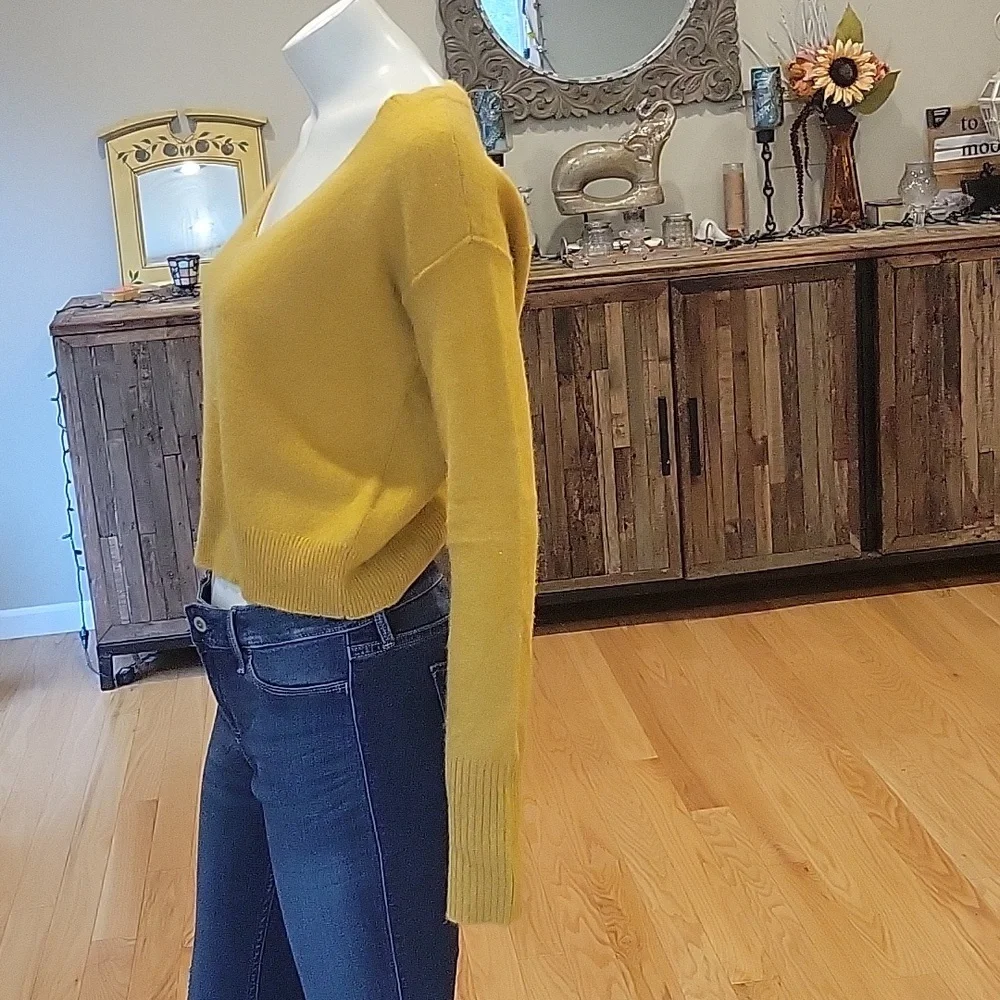 Free People V Neck 100% Cashmere Sweater with ribbed trim details